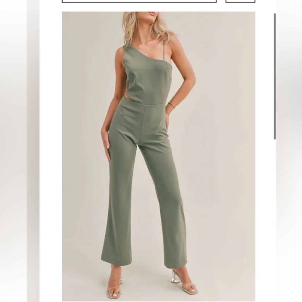 Sage The Label NWT Cool Classic Jumpsuit in Olive green. Size M.